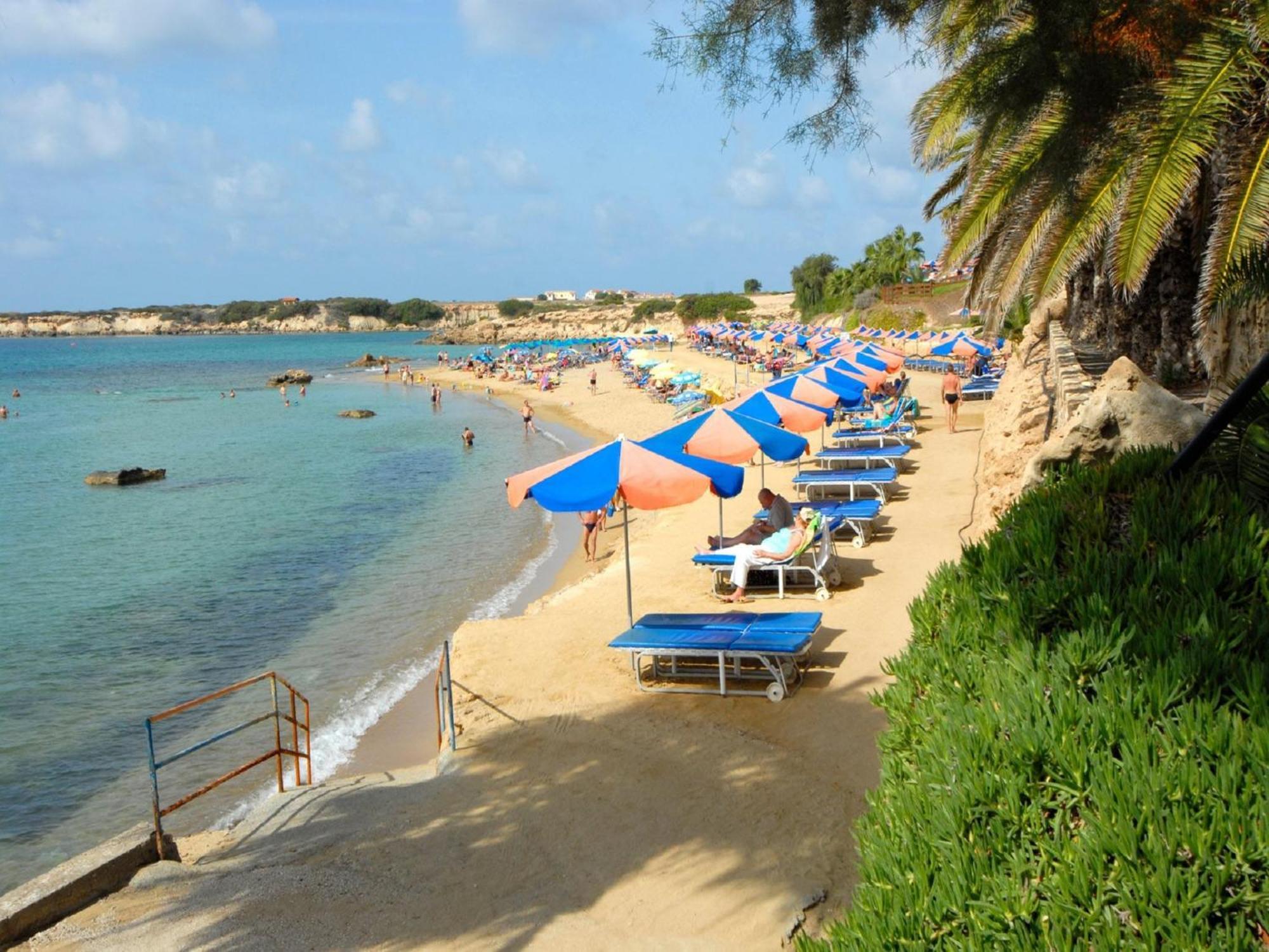 Villa Coralia Gardens 1Km From Coral Bay Beach ภายนอก รูปภาพ