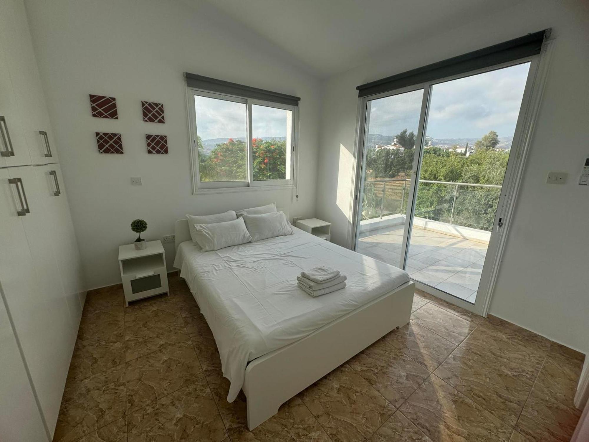 Villa Coralia Gardens 1Km From Coral Bay Beach ภายนอก รูปภาพ