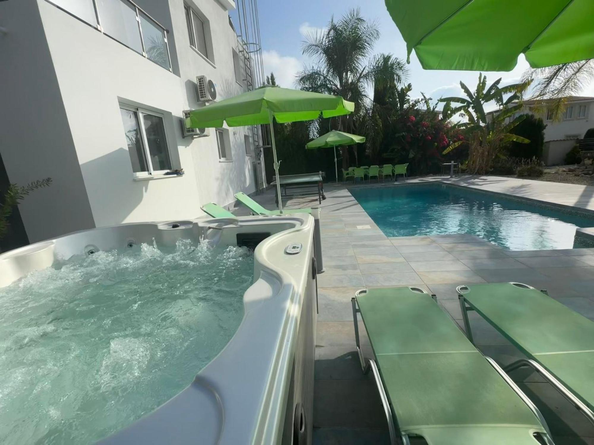 Villa Coralia Gardens 1Km From Coral Bay Beach ภายนอก รูปภาพ