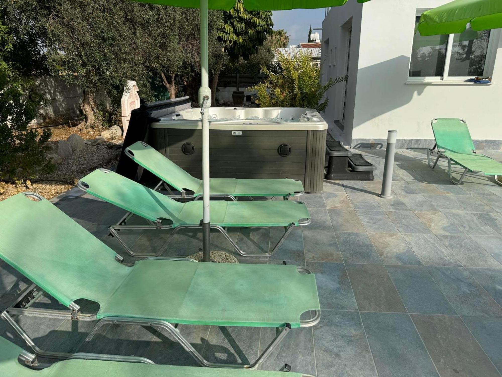 Villa Coralia Gardens 1Km From Coral Bay Beach ภายนอก รูปภาพ